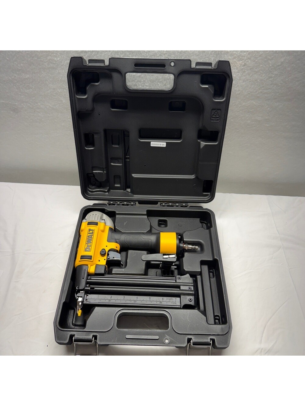 DEWALT DWFP12233 18 Gauge Brad Nailer Kit Pneumatic Nail Gun with Case